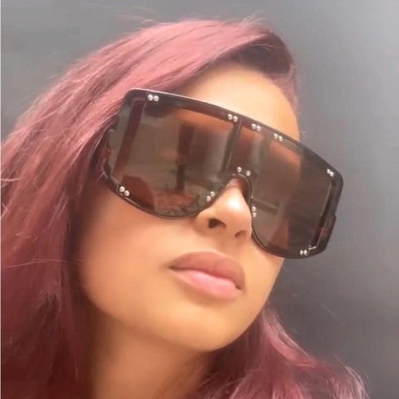 Women’s Oversized Sheild Sunglasses - Picture 1 of 5